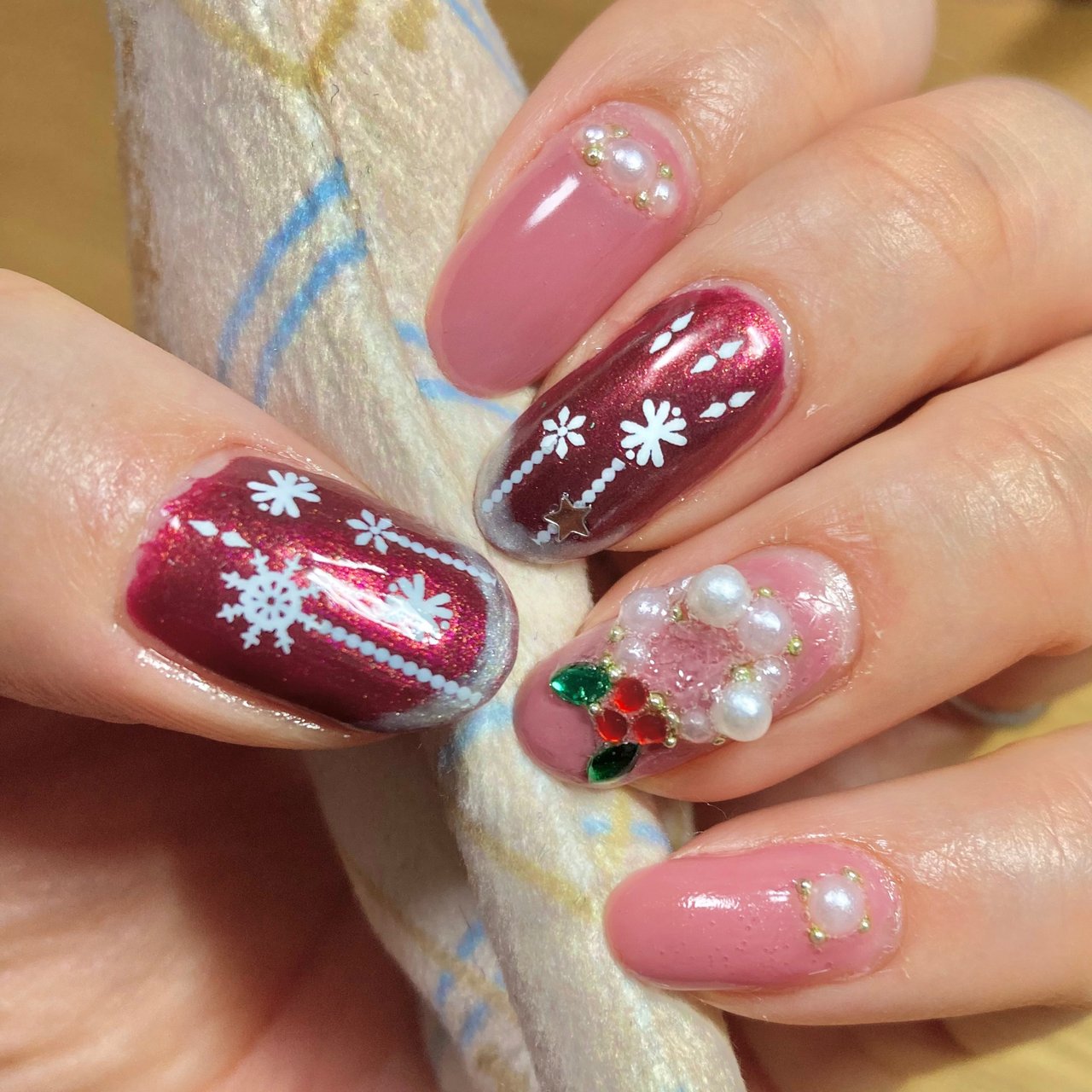 冬 クリスマス ハンド パール ピンク Namiyutterのネイルデザイン No ネイルブック