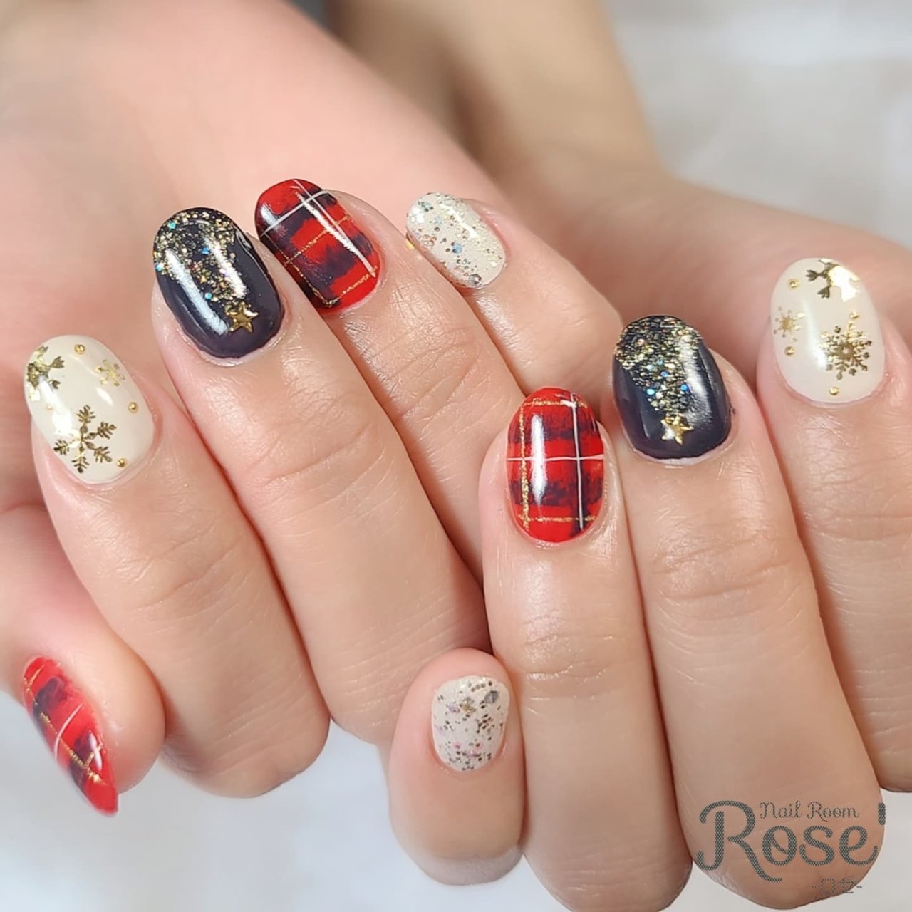 冬 クリスマス ハンド ラメ ワンカラー 三軒茶屋 Rose のネイルデザイン No ネイルブック