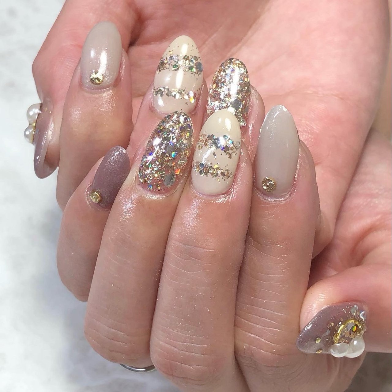 オールシーズン ハンド ホログラム ロング ベージュ Nail Salon C のネイルデザイン No ネイルブック