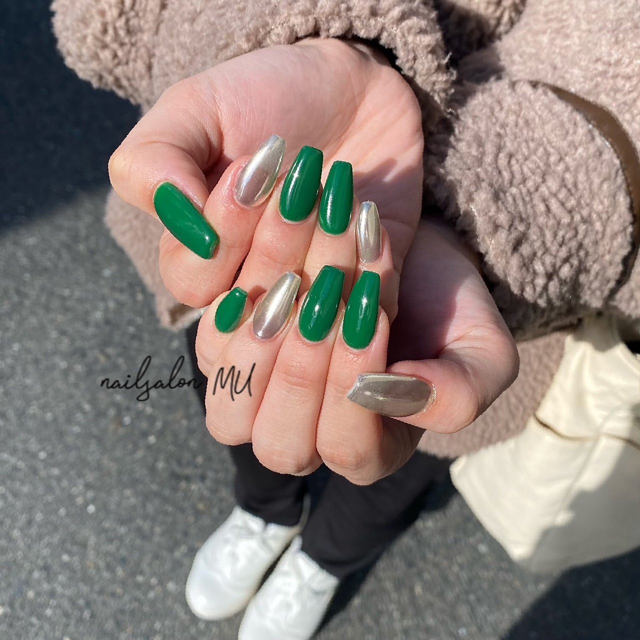 シンプル ワンカラー ミラー グリーン シルバー Nailsalon Mu ミウ のネイルデザイン No ネイルブック