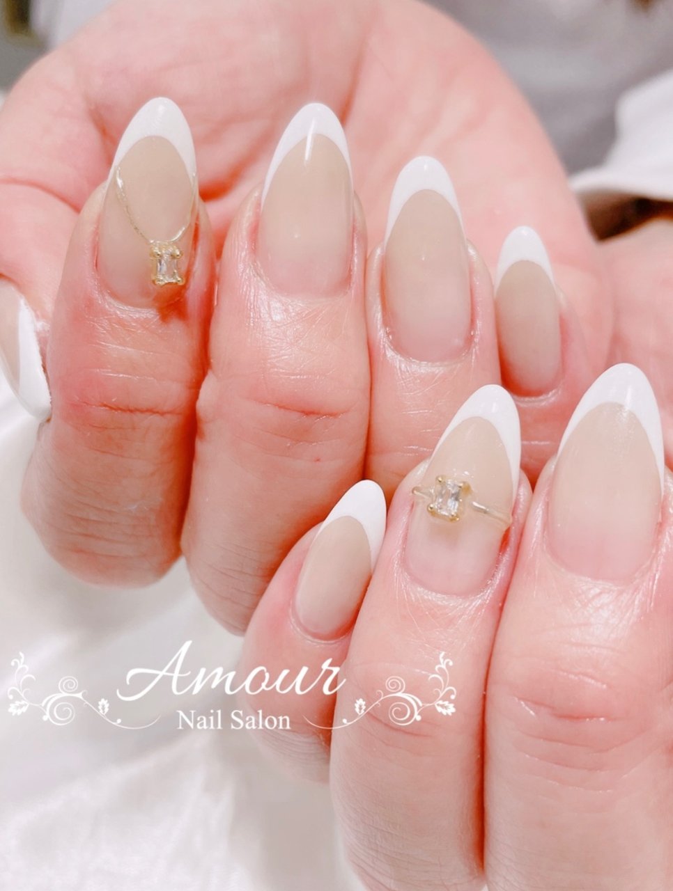 ハンド シンプル フレンチ ビジュー ロング Nailsalon Amourのネイルデザイン No ネイルブック