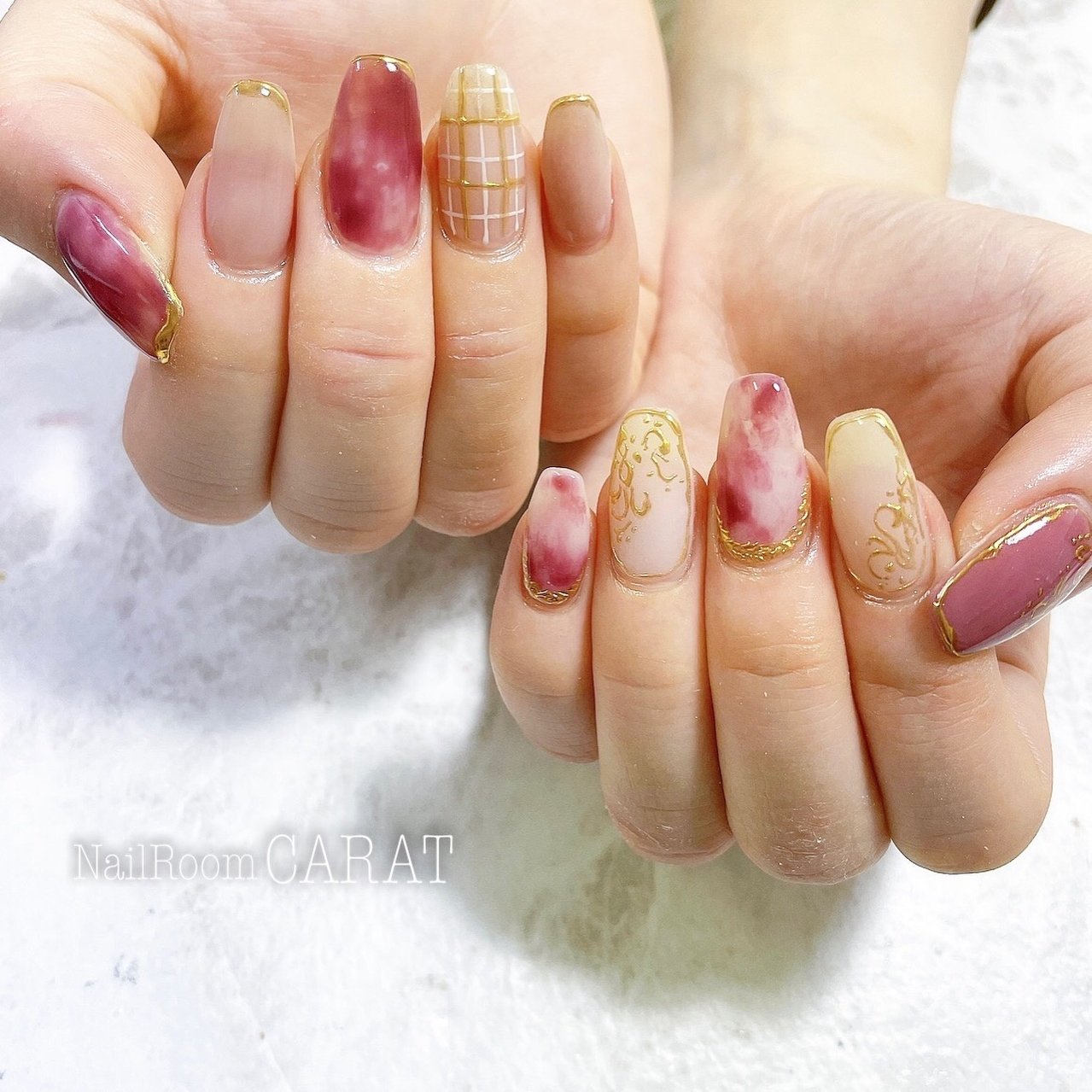 オールシーズン ハンド ベージュ ボルドー ゴールド Nailroom Caratのネイルデザイン No ネイルブック