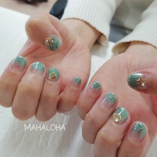 グリーン 緑 ラメグラデーションのネイルデザイン ネイルブック