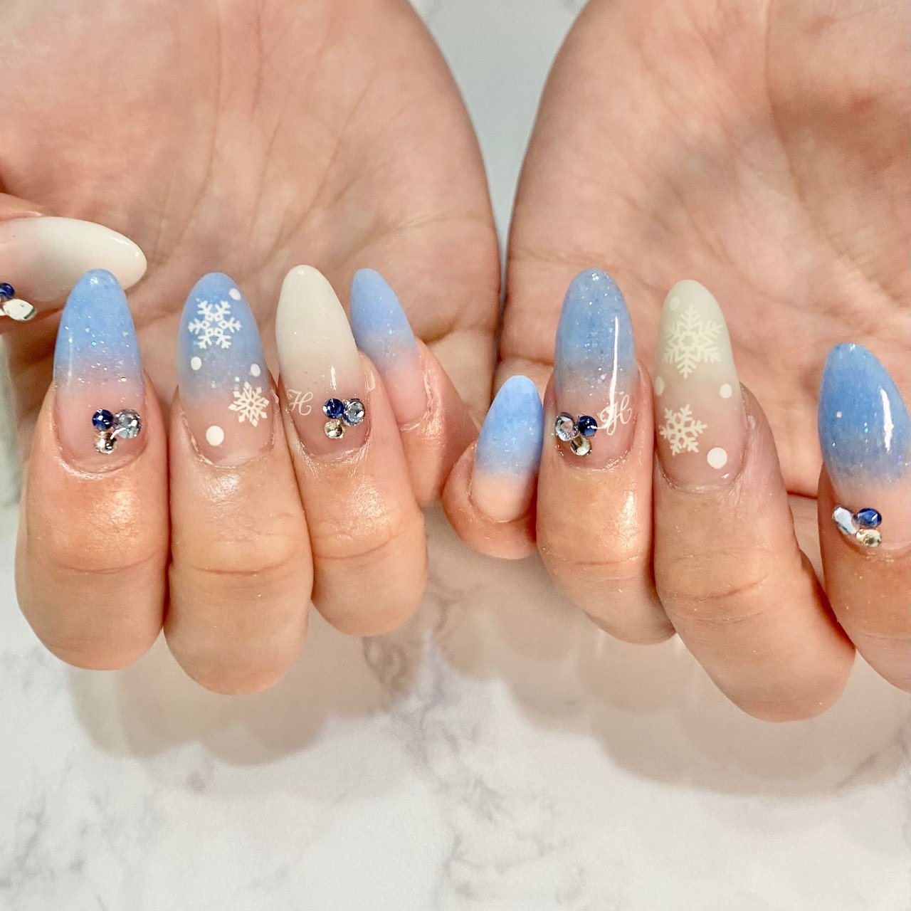 ハンド ミディアム ホワイト 水色 ブルー Nailsalon Neiviのネイルデザイン No ネイルブック