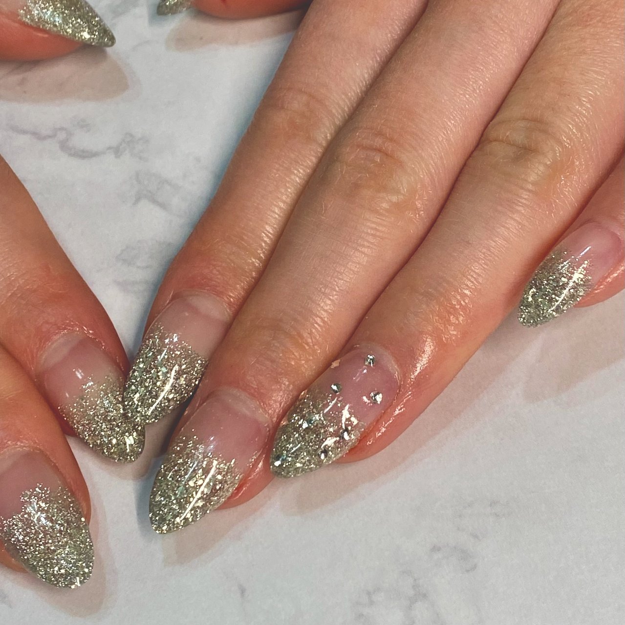 冬 オールシーズン ハンド グラデーション ラメ Nailsalon Neiviのネイルデザイン No ネイルブック