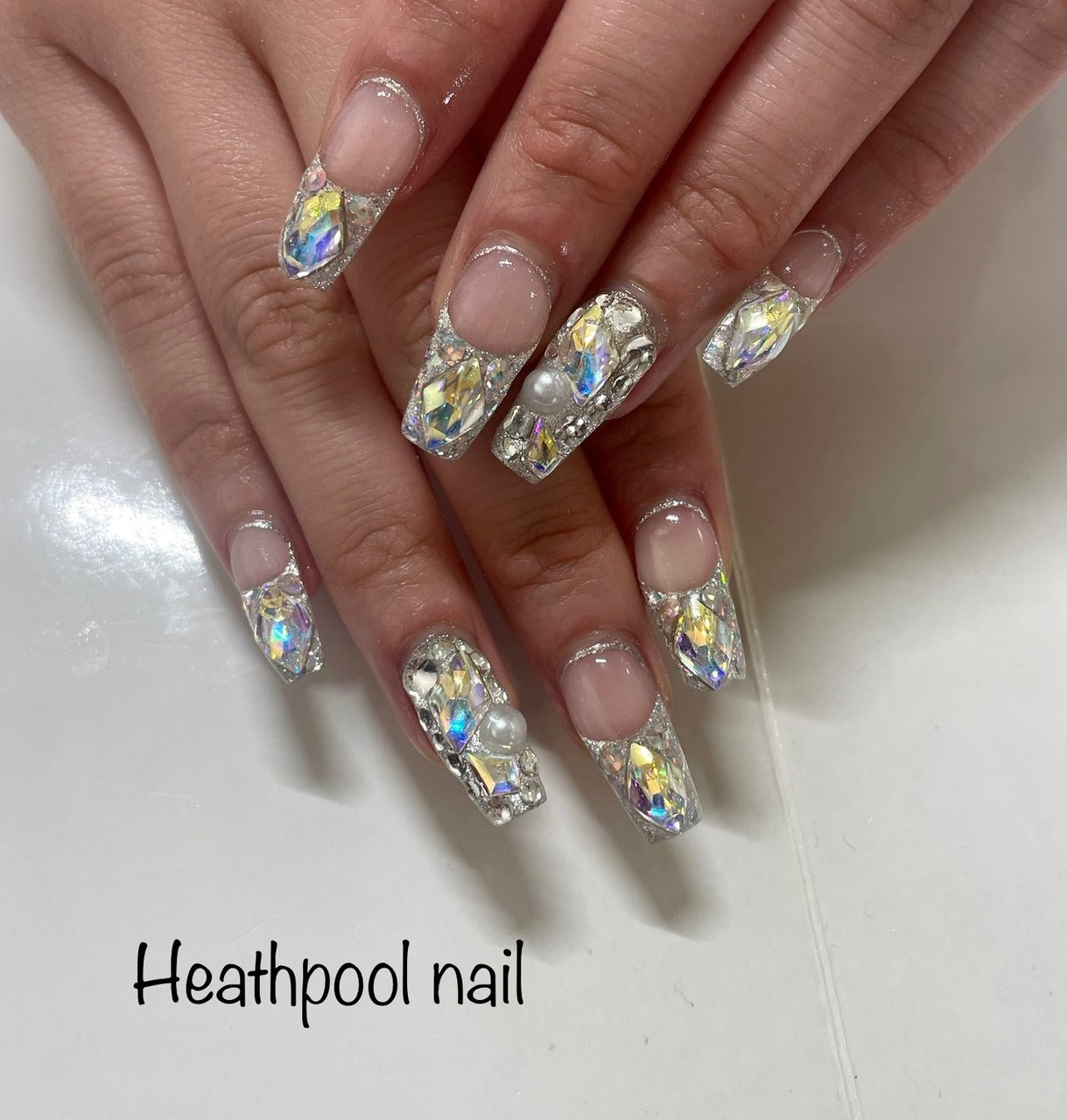 ハンド フレンチ ビジュー ラメ デコ Heathpoolnailのネイルデザイン No ネイルブック