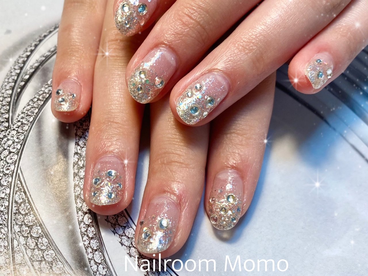 オールシーズン パーティー ハンド グラデーション ビジュー Nailroommomo ネイルルームモモ のネイルデザイン No ネイルブック