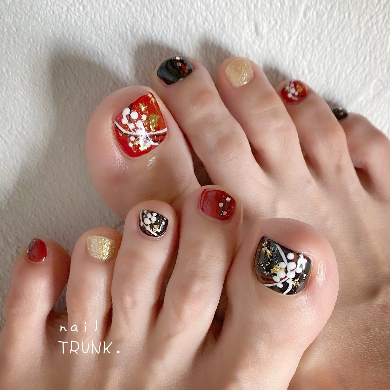 お正月 成人式 フット ホワイト ボルドー Nail Trunkのネイルデザイン No ネイルブック