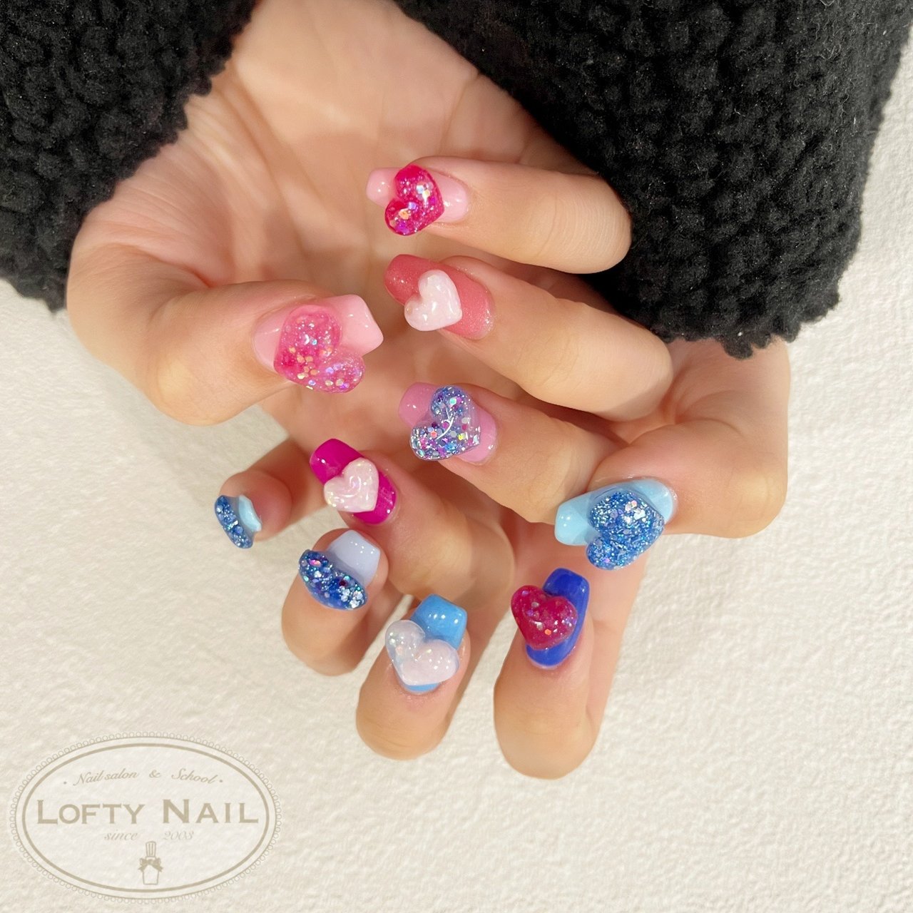 冬 オールシーズン バレンタイン ハンド ビジュー Lofty Nailのネイルデザイン No ネイルブック
