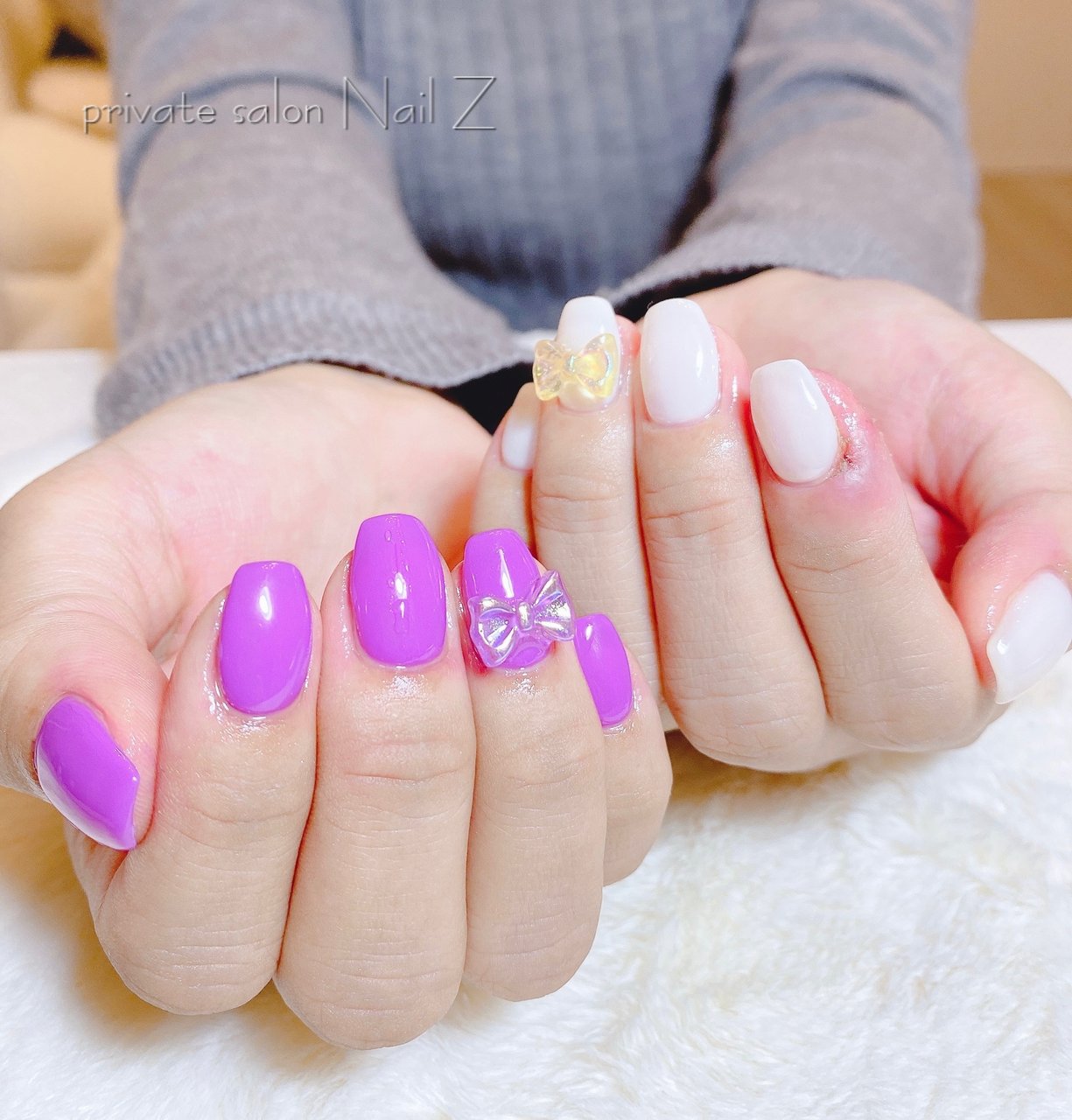 ハンド ワンカラー リボン ミディアム ホワイト Nail Z ネイルジー のネイルデザイン No ネイルブック