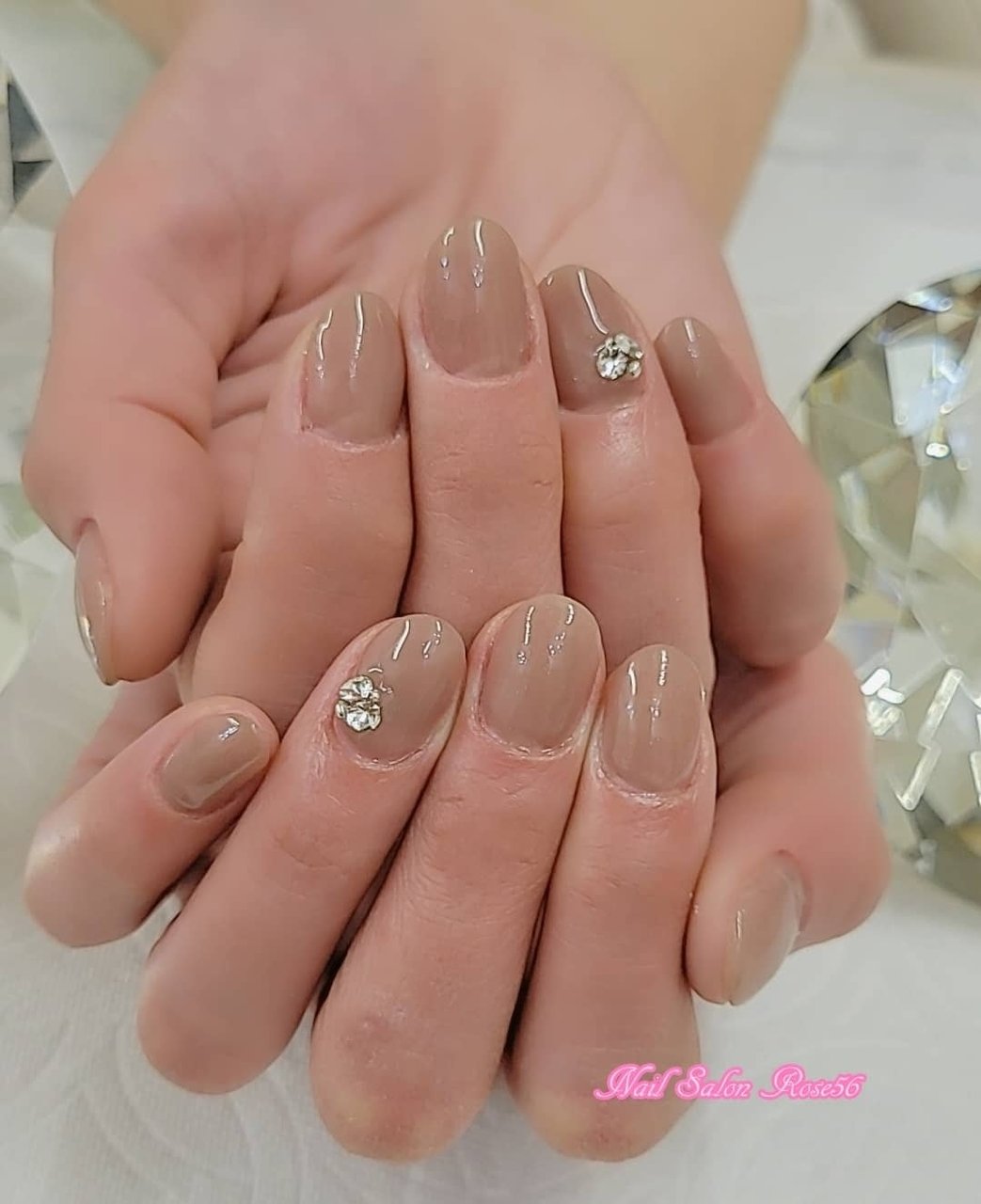 オールシーズン ハンド ビジュー ワンカラー ショート Nail Salon Rose 56のネイルデザイン No ネイルブック