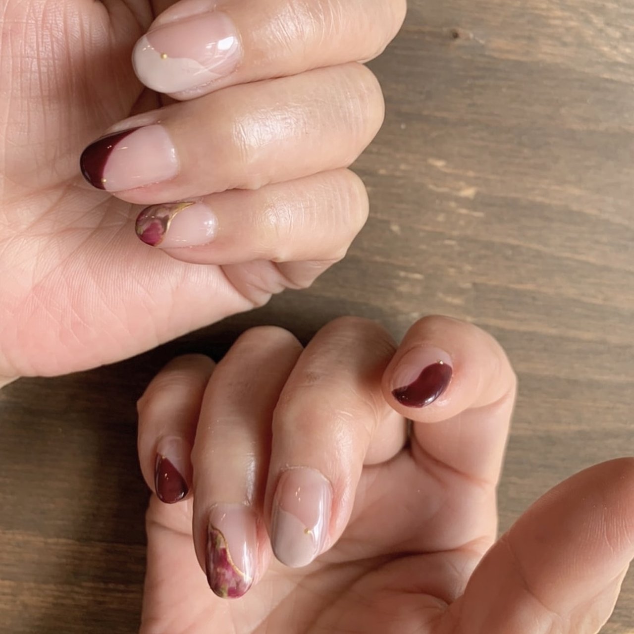 オールシーズン 変形フレンチ ニュアンス ボルドー ジェルネイル 春田奈生子のネイルデザイン No ネイルブック
