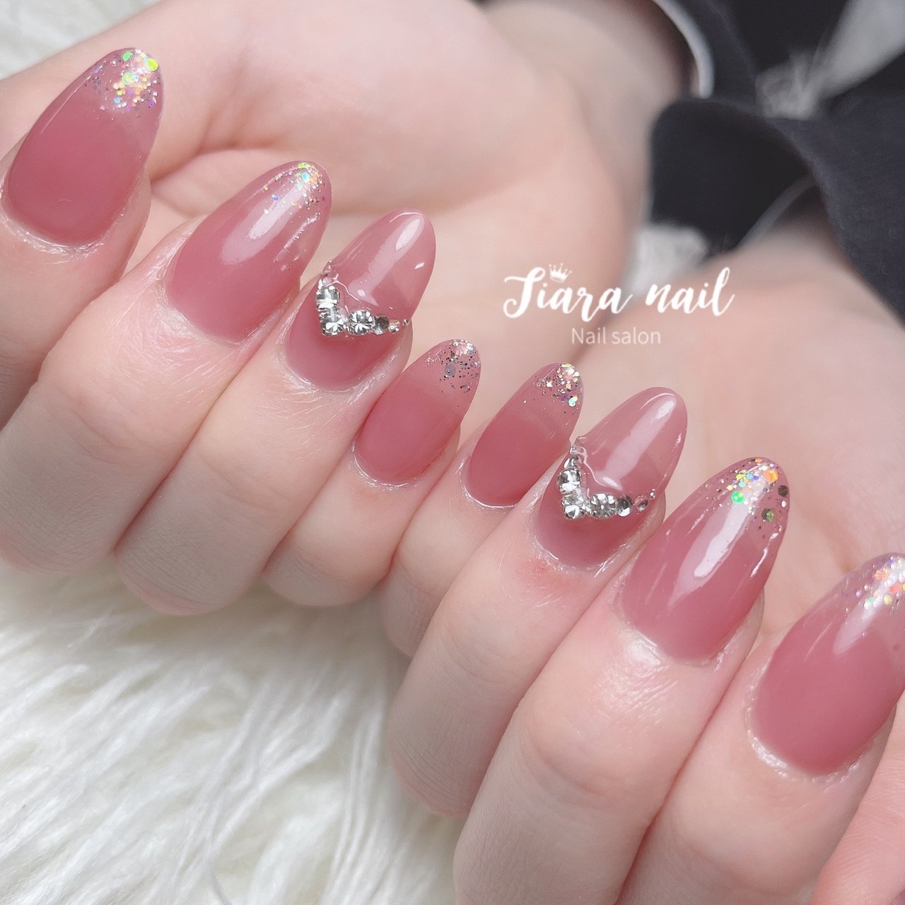 𝐭𝐢𝐚𝐫𝐚𝐧𝐚𝐢𝐥 ティアラネイルのネイルデザイン No ネイルブック