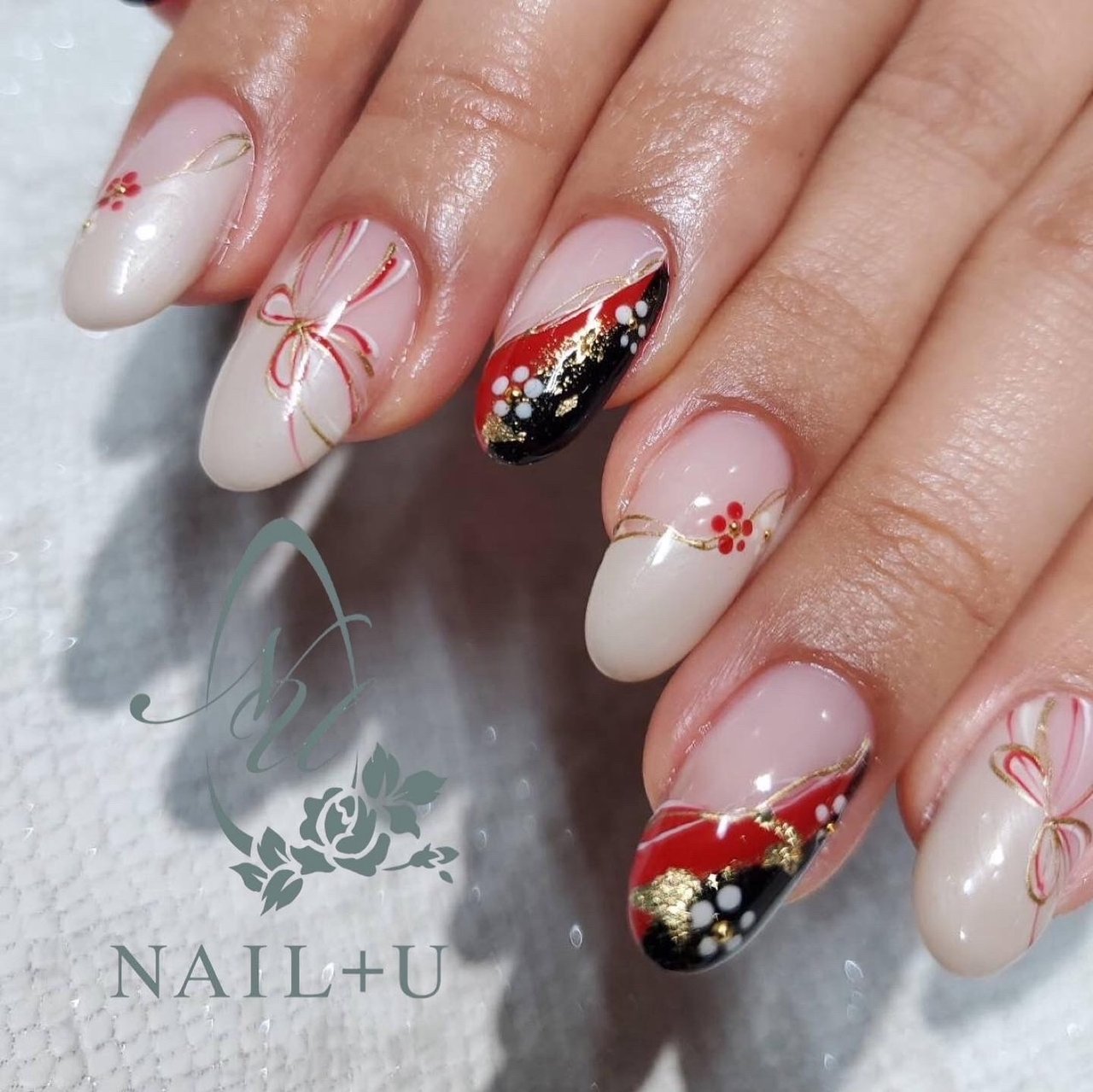 冬 お正月 ハンド 変形フレンチ フラワー 自爪を削らない Nail Uのネイルデザイン No ネイルブック