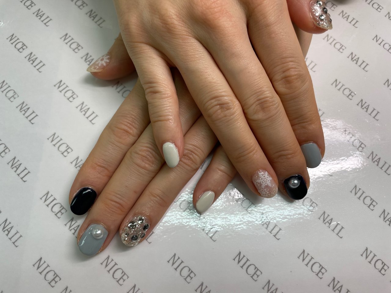 冬 ハンド シンプル ワンカラー 雪の結晶 Nicenail Funabashiのネイルデザイン No ネイルブック