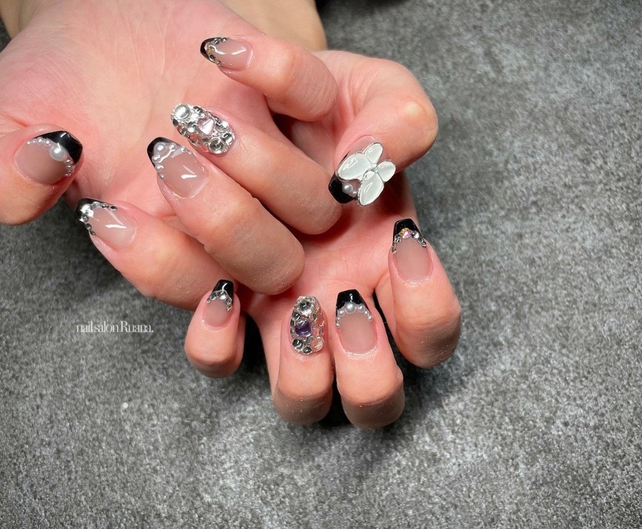 オールシーズン 成人式 ハンド フレンチ ビジュー Ruana Nailのネイルデザイン No ネイルブック