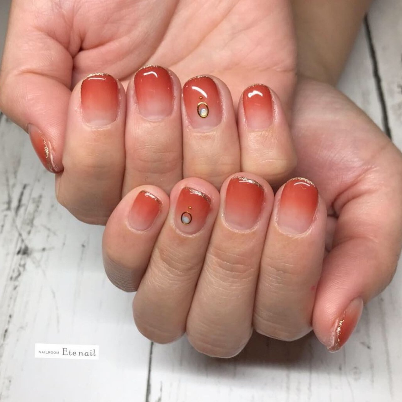 夏 秋 ハンド グラデーション ビジュー Ete Nailのネイルデザイン No ネイルブック