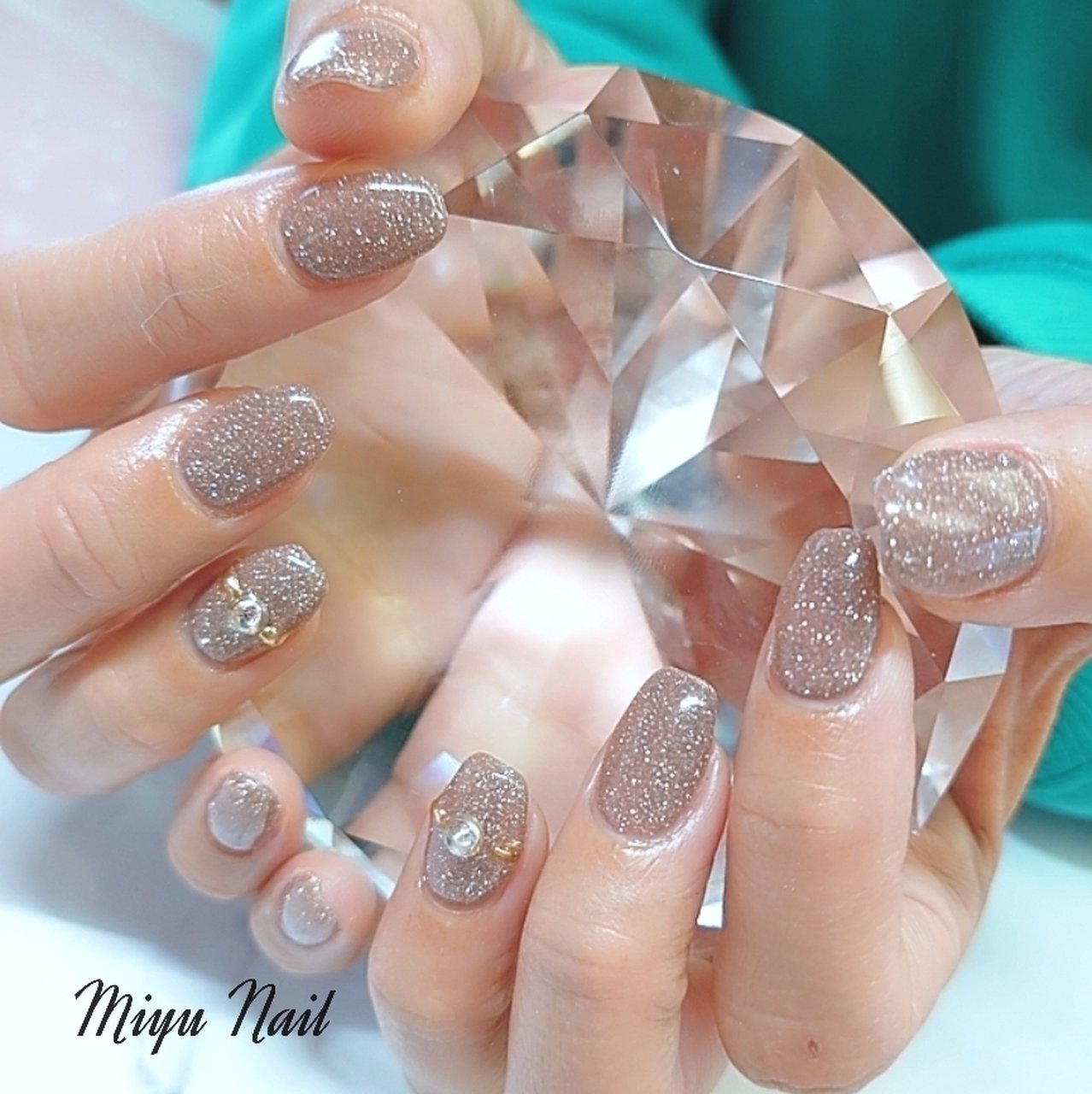 オールシーズン ハンド ラメ ワンカラー ビジュー Miyu Nailのネイルデザイン No ネイルブック