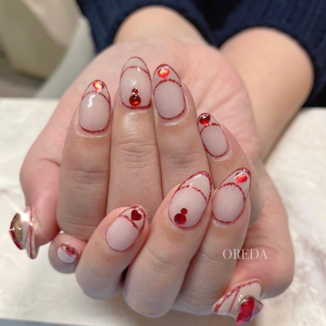 フレンチ 変形フレンチ ビジュー ハート ベージュ Oreda Nailsalonのネイルデザイン No ネイルブック