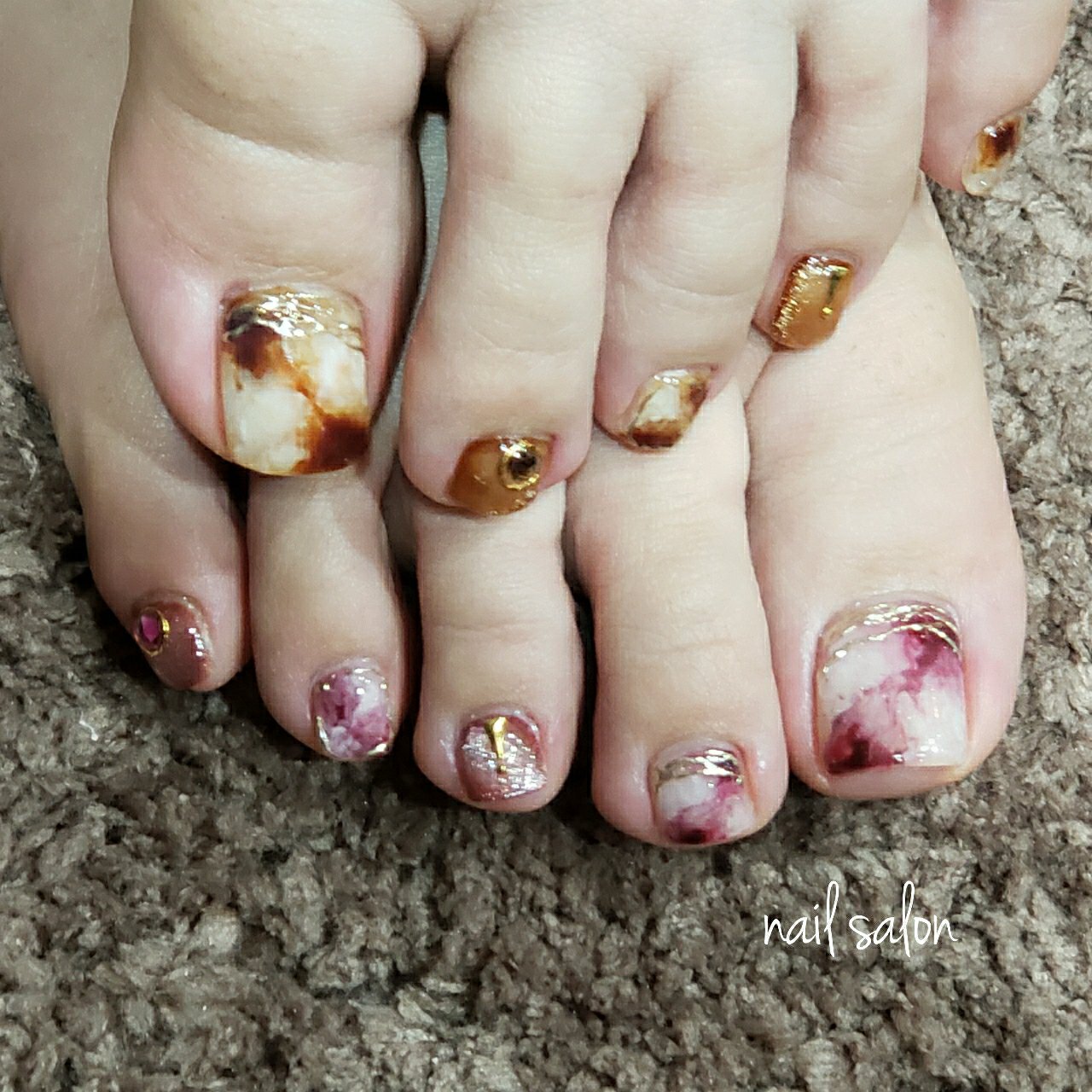 秋 冬 フット タイダイ 大理石 Nail Salon Dioのネイルデザイン No ネイルブック