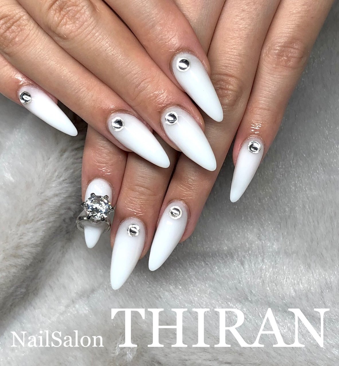 オールシーズン ハンド シンプル ビジュー ワンカラー Nailsalon Thiranのネイルデザイン No 696 ネイルブック