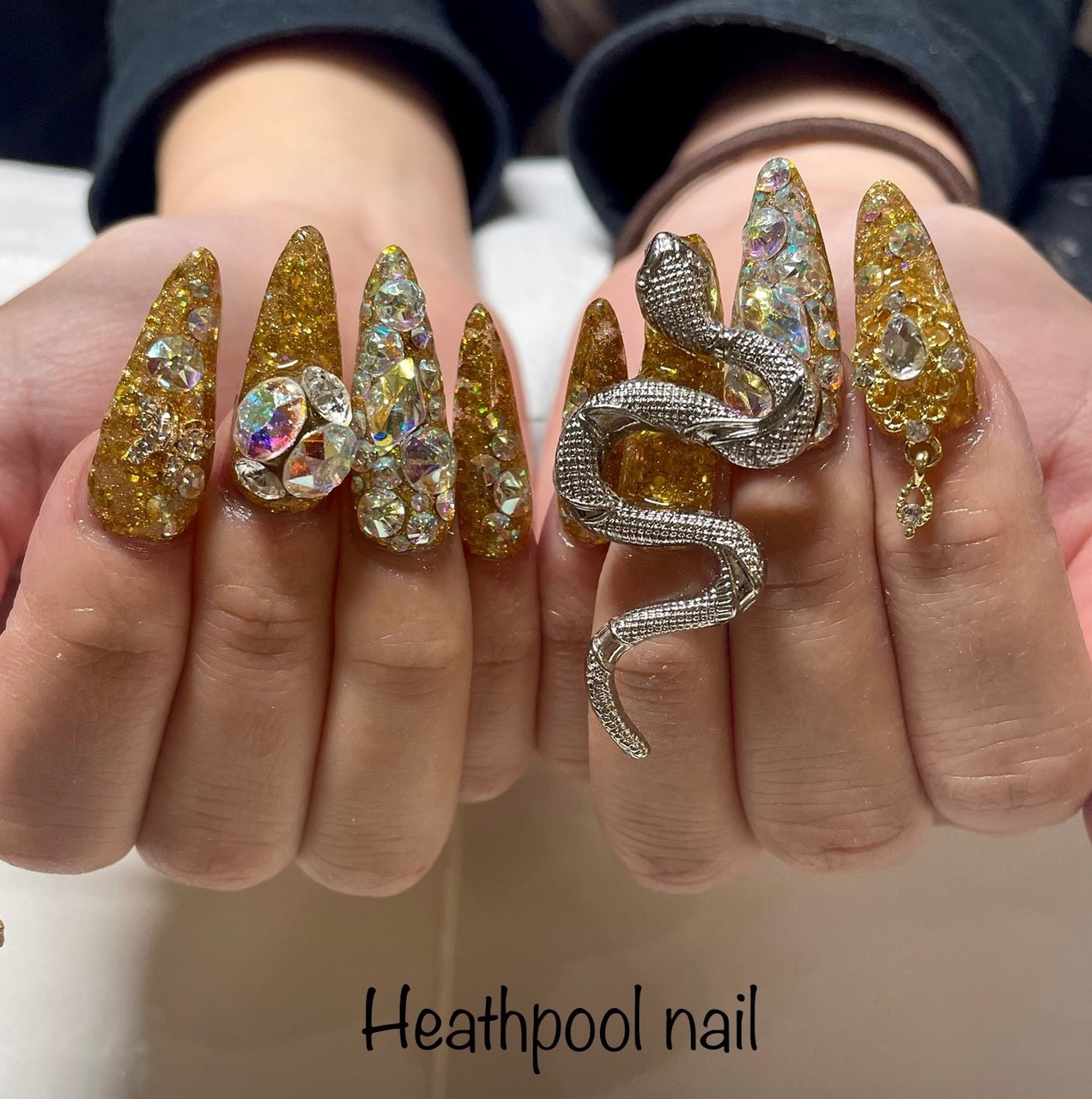 ハンド ビジュー ラメ デコ ゴールド Heathpoolnailのネイルデザイン No ネイルブック