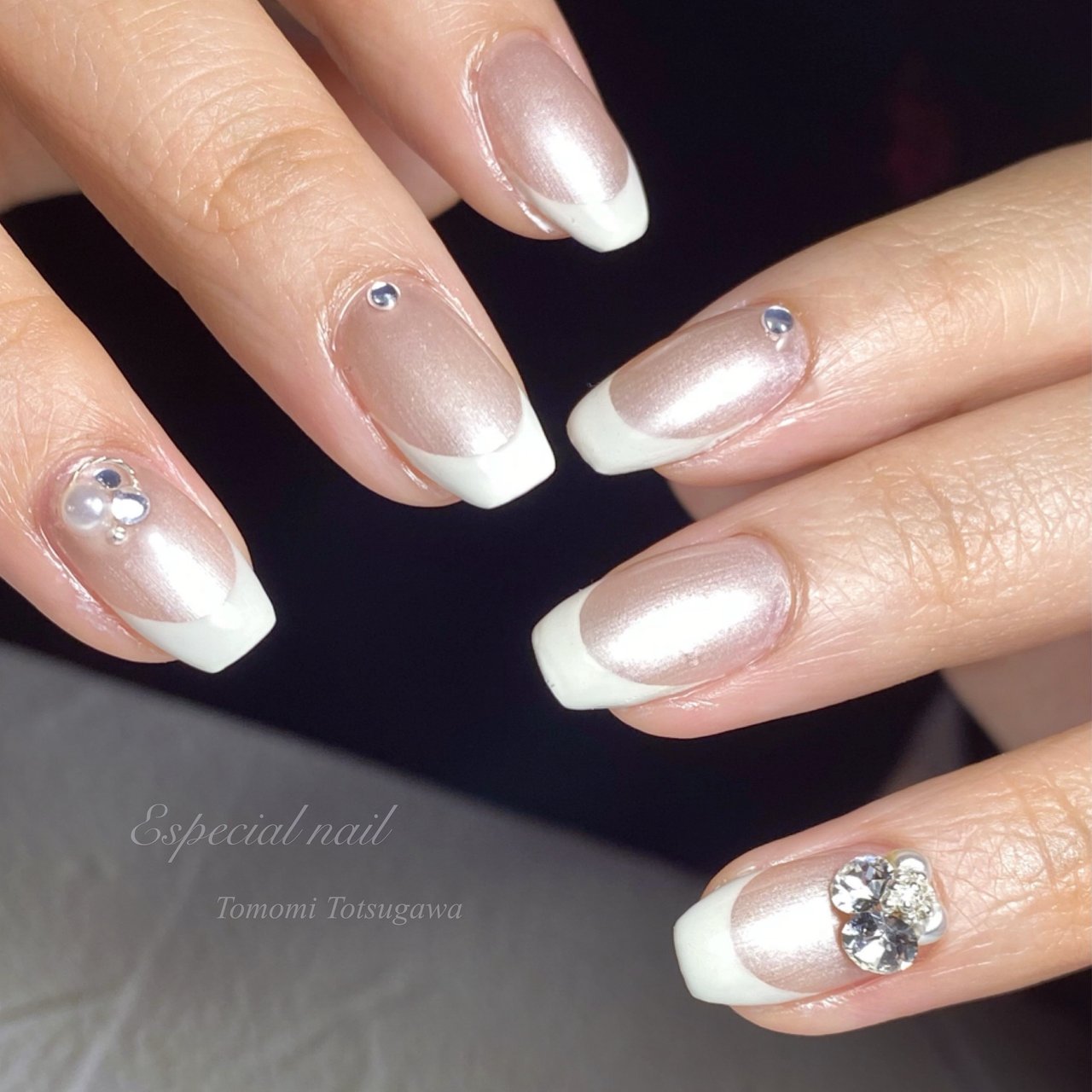 オールシーズン ハンド シンプル フレンチ ビジュー Tomomiのネイルデザイン No ネイルブック