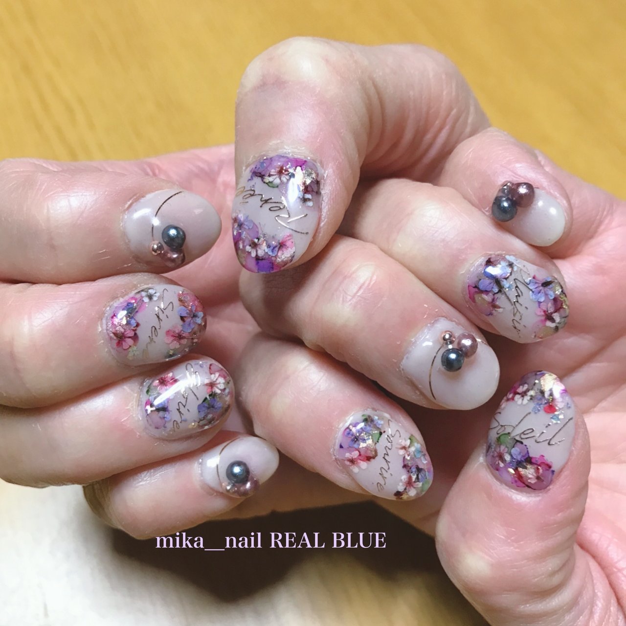 オールシーズン ハンド 押し花 ショート ベージュ Real Blue Mika Nailのネイルデザイン No ネイルブック