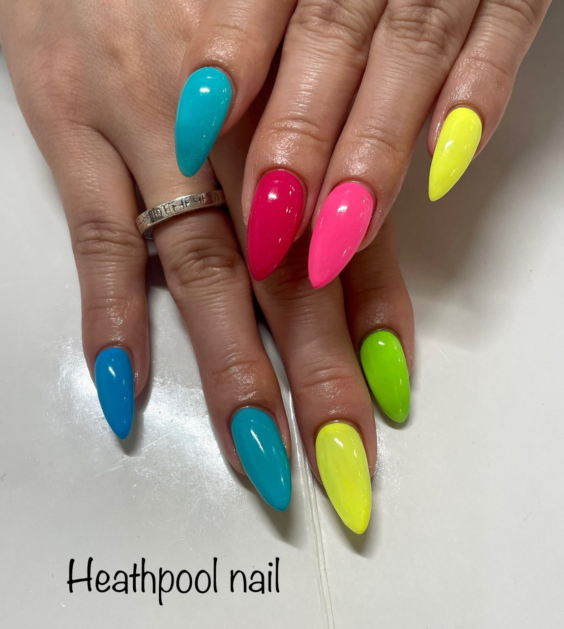 ハンド ワンカラー カラフル ネオンカラー ジェルネイル Heathpoolnailのネイルデザイン No ネイルブック