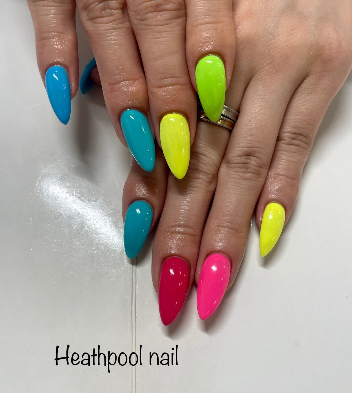 ハンド ワンカラー カラフル ネオンカラー ジェルネイル Heathpoolnailのネイルデザイン No ネイルブック