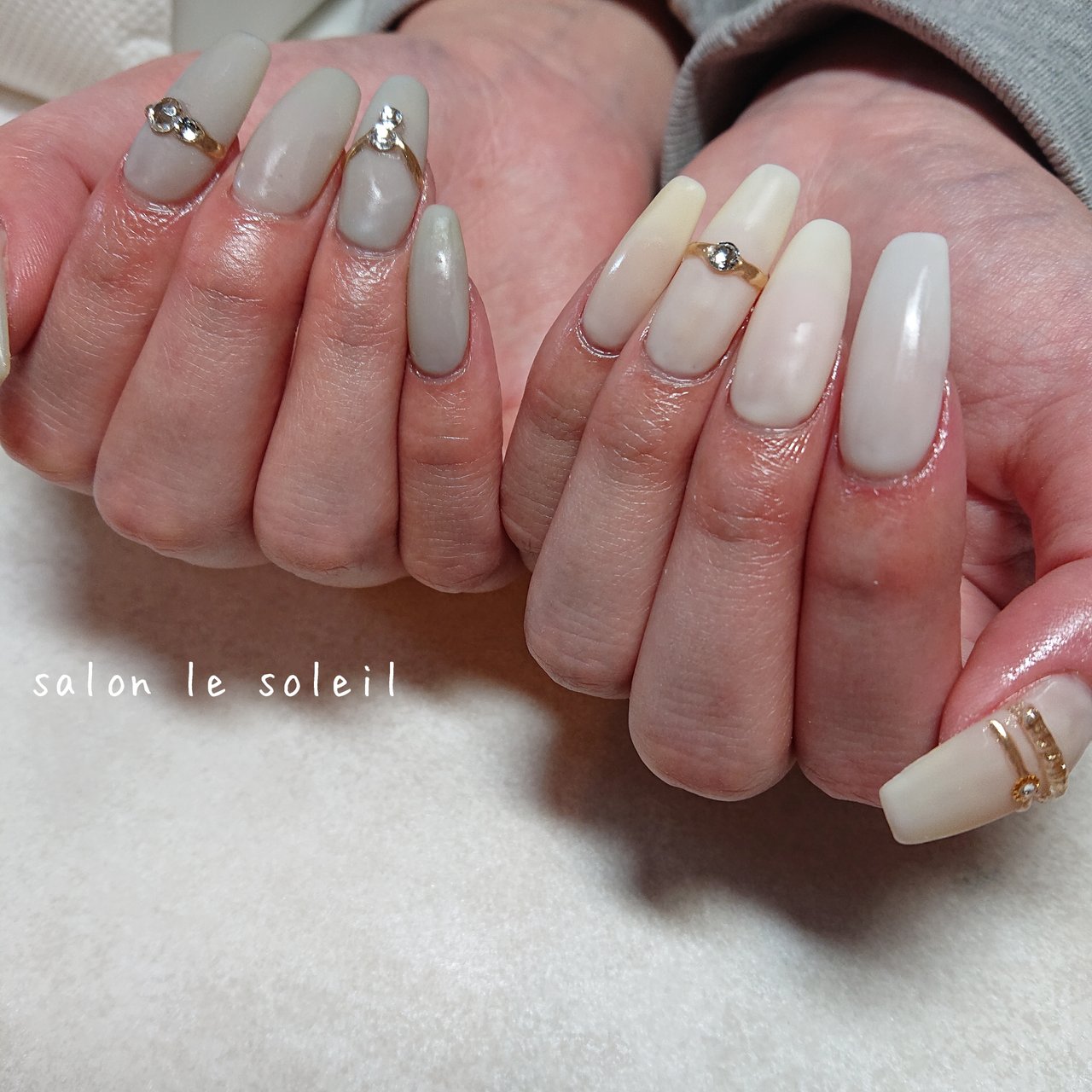 ハンド シンプル ワンカラー ビジュー デコ Salonsoleilのネイルデザイン No ネイルブック