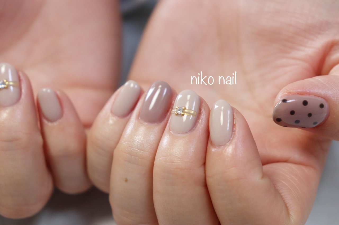 ハンド ワンカラー ドット ジェルネイル お客様 Niko Nail Emiのネイルデザイン No ネイルブック