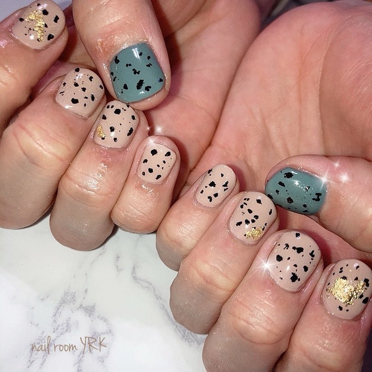 オールシーズン ハンド ホログラム ワンカラー ジェルネイル Nail Room Yrkのネイルデザイン No ネイルブック