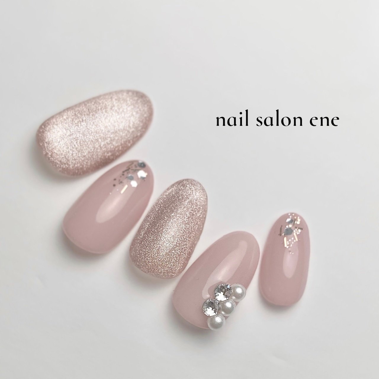冬 オールシーズン シンプル ビジュー パール Nail Salon Ene エネ のネイルデザイン No ネイルブック