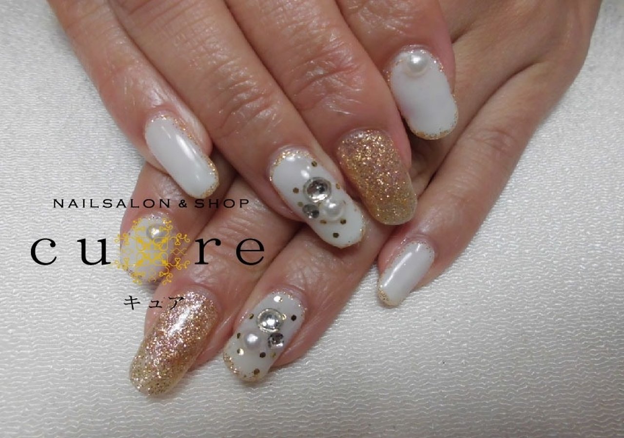 オールシーズン ハンド シンプル ビジュー ホログラム ネイルサロンcureのネイルデザイン No ネイルブック