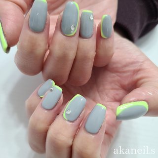 グレー ネオンカラーのネイルデザイン ネイルブック