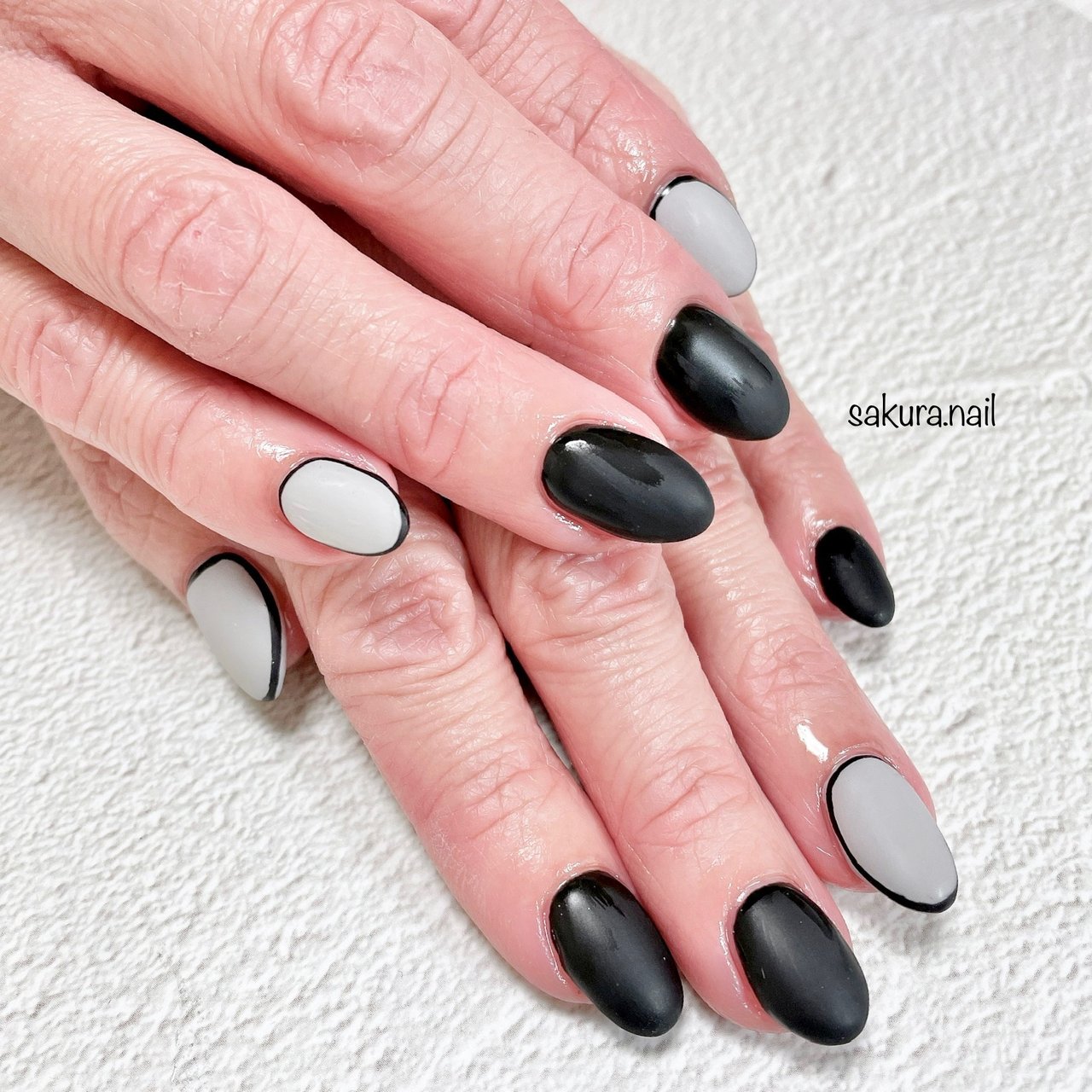 ハンド/マット/グレー/ブラック - sakura.nailのネイルデザイン[No