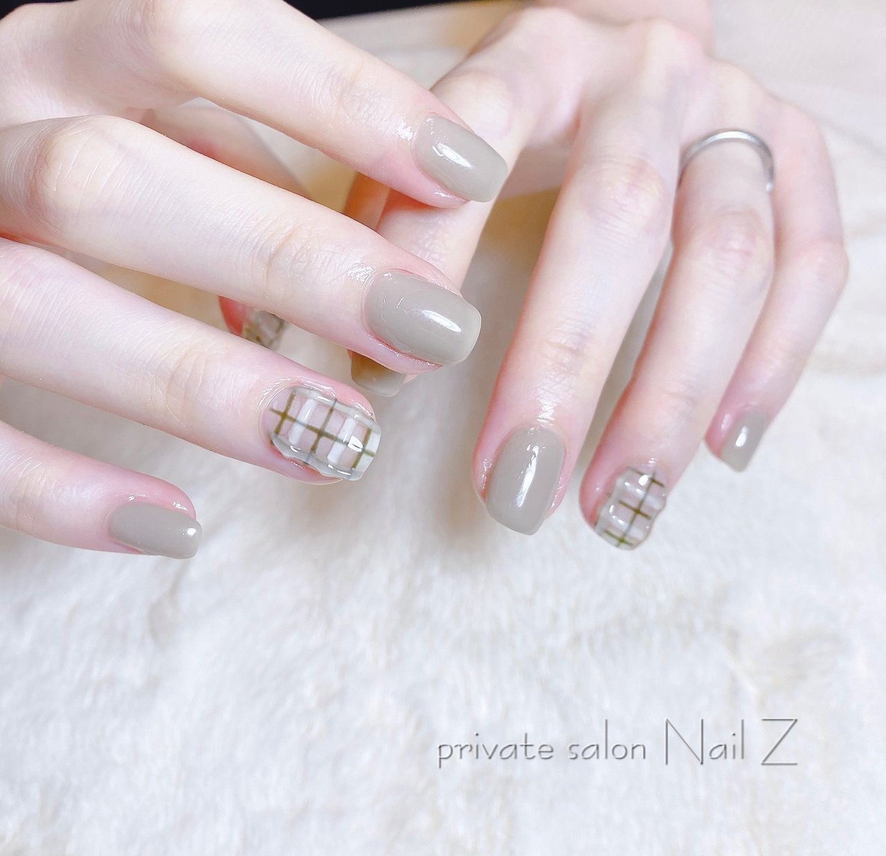 ハンド/チェック/3D/ショート/グレージュ - Nail Z (ネイルジー)の