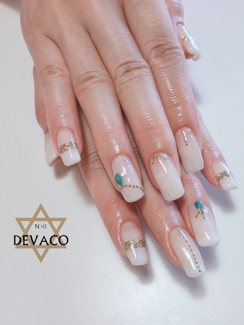 夏 オールシーズン ハンド ビジュー ワンカラー 999naildevacoのネイルデザイン No ネイルブック