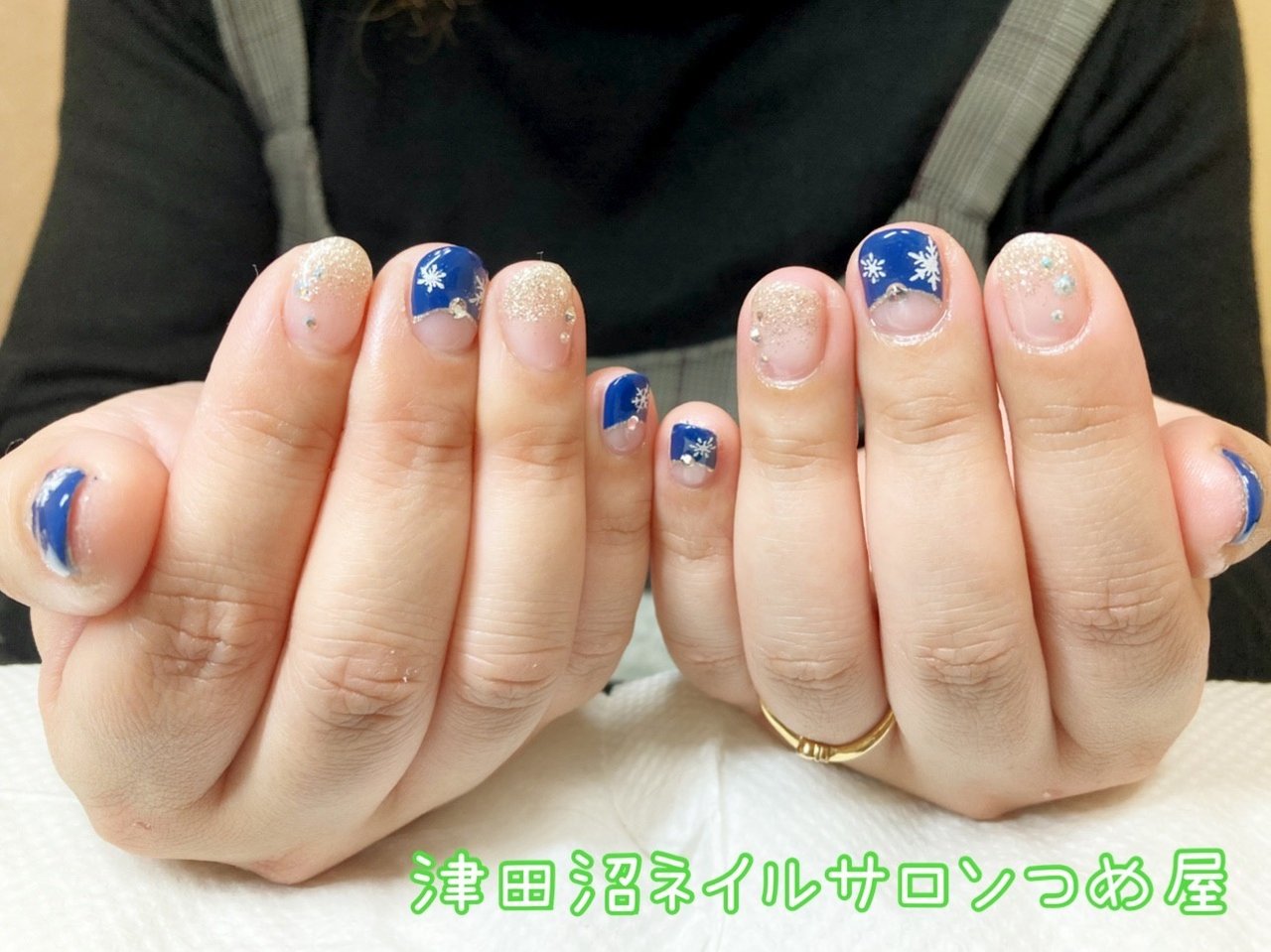 秋 冬 ハンド フレンチ 雪の結晶 津田沼ネイルサロンつめ屋のネイルデザイン No ネイルブック