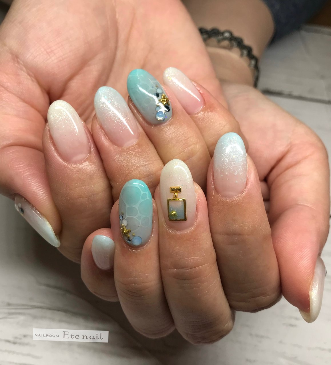 夏 海 リゾート ハンド グラデーション Ete Nailのネイルデザイン No ネイルブック