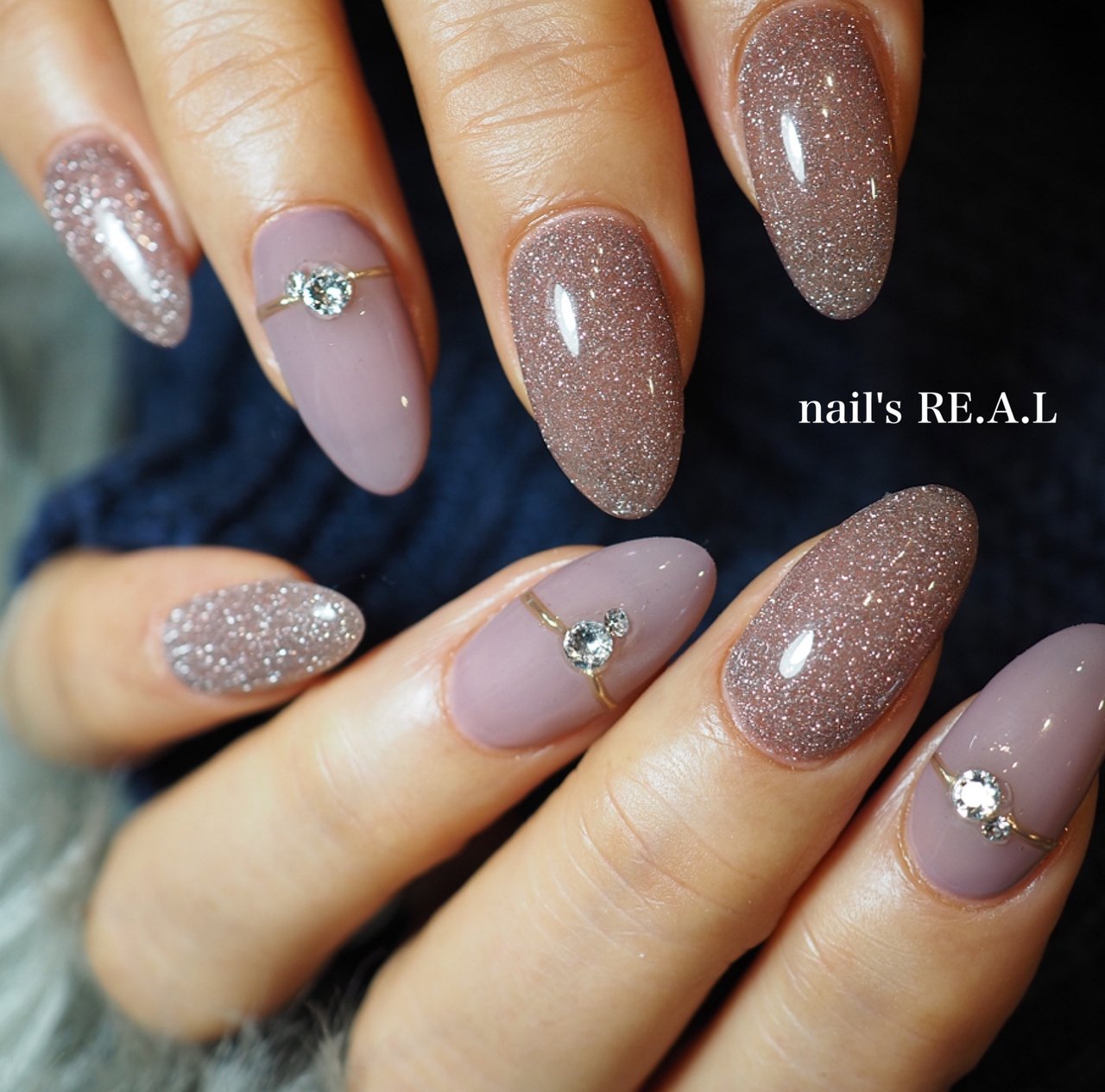 冬 ハンド シンプル ビジュー ラメ Nail S Re A L 広金典子のネイルデザイン No ネイルブック