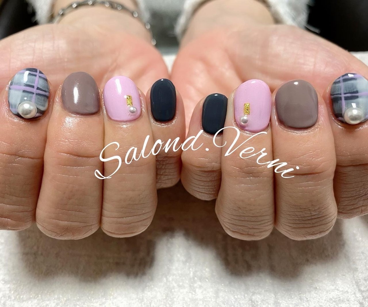 冬 ハンド ワンカラー ショート ホワイト サロンド ヴェルニのネイルデザイン No ネイルブック