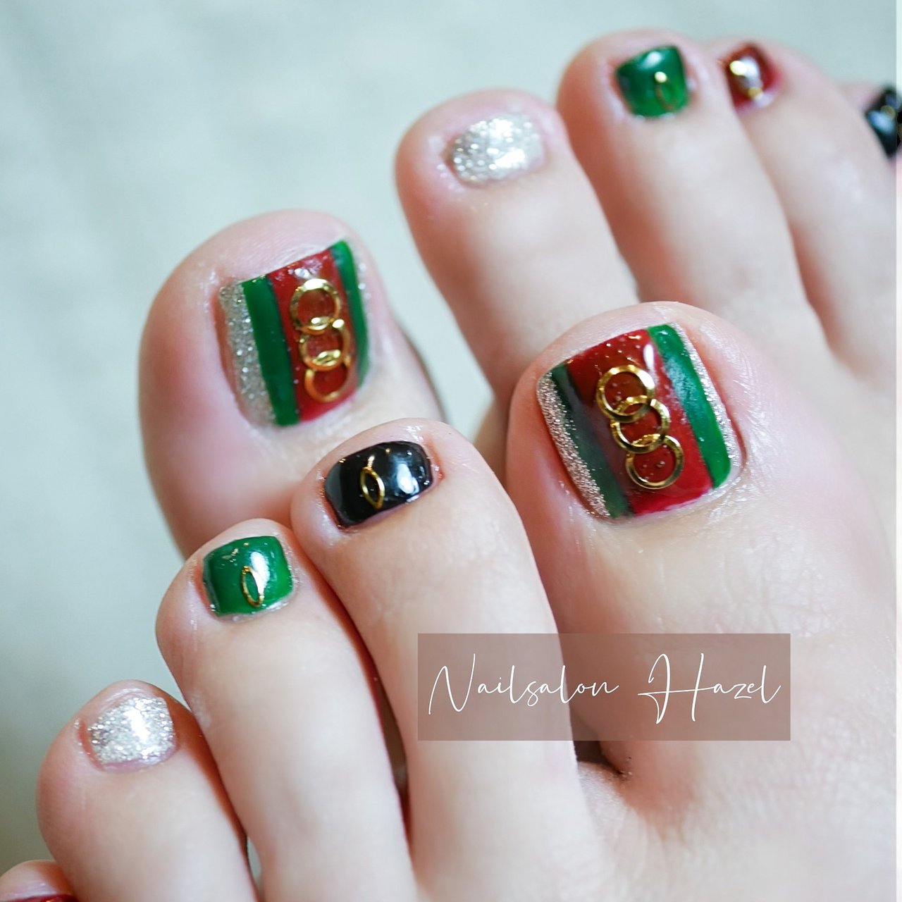 オールシーズン 女子会 フット ブランド柄 レッド Nailsalon Hazelのネイルデザイン No ネイルブック