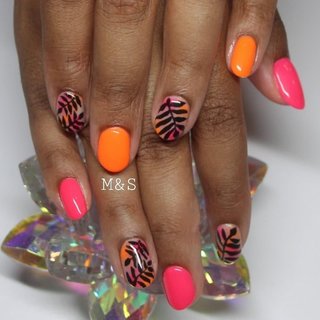 22年 新着順 夏 ネオンカラーのネイルデザイン ネイルブック