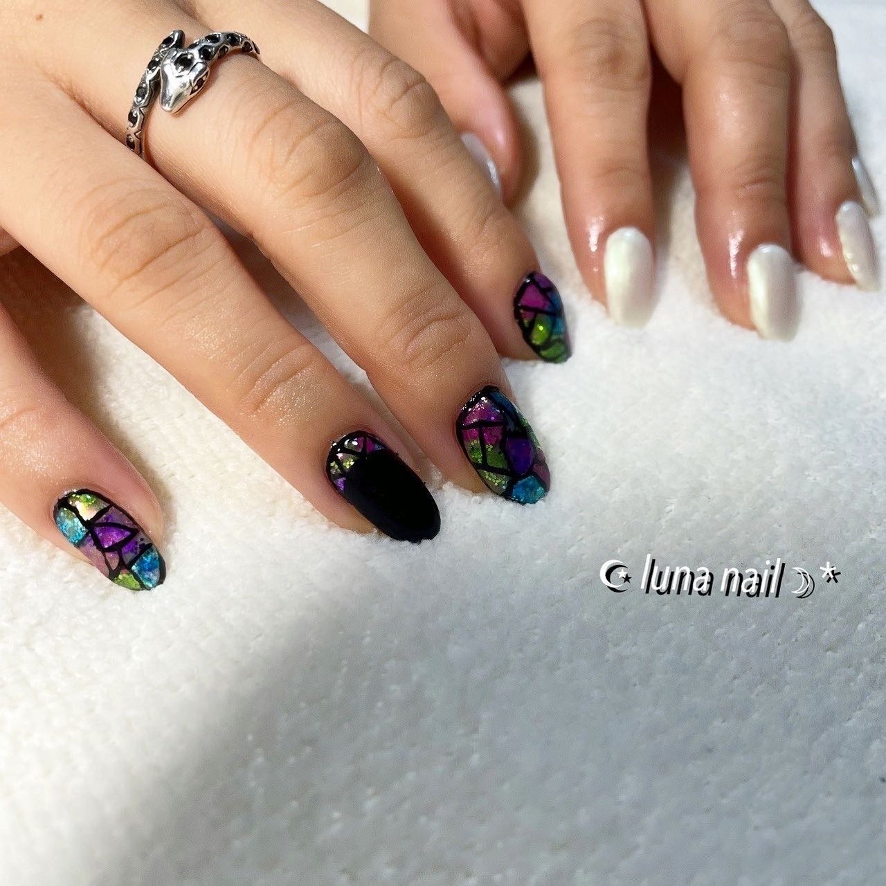 オールシーズン ハンド ワンカラー ステンドグラス ジェルネイル Luna Nail のネイルデザイン No ネイル ブック
