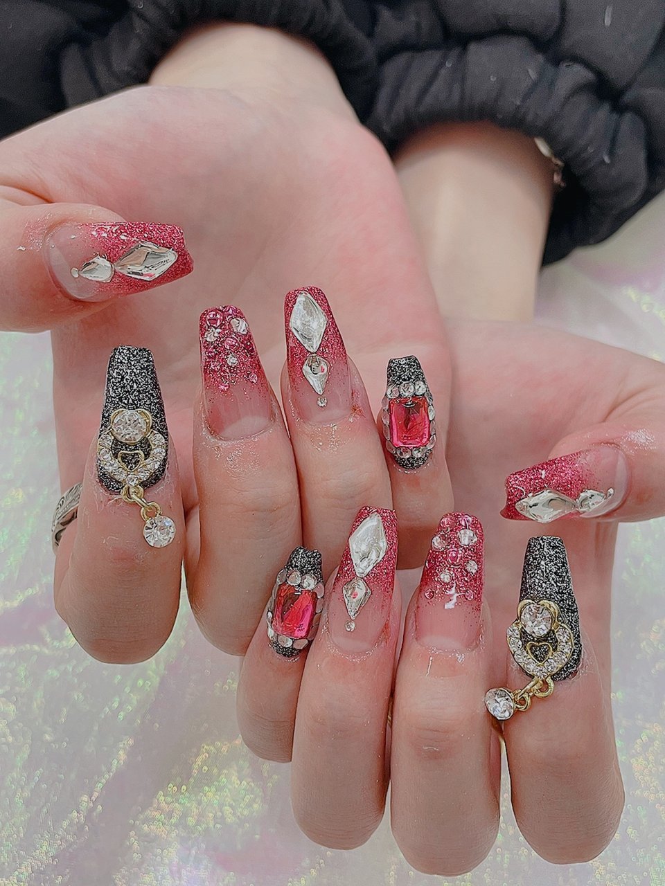 ハンド/グラデーション/ラメ/痛ネイル/デコ - めたのネイルデザイン[No