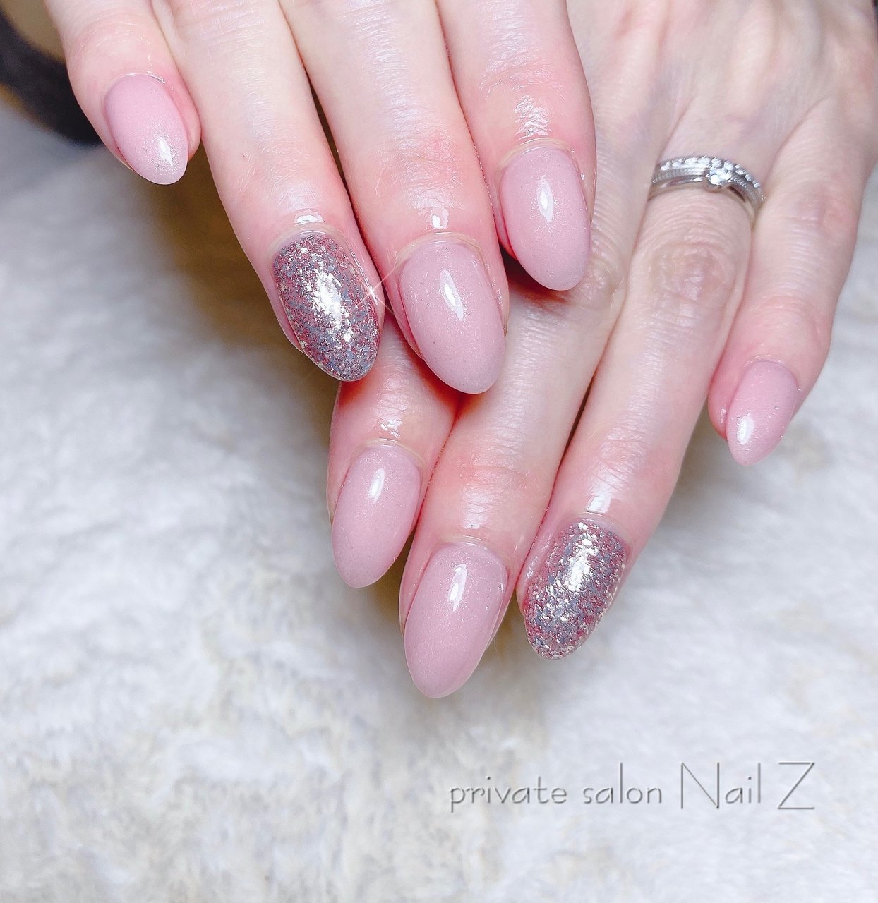 ハンド ラメ ワンカラー ミディアム ピンク Nail Z ネイルジー のネイルデザイン No ネイルブック