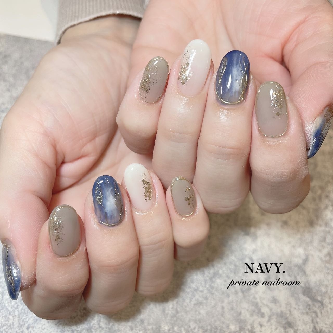 ハンド ニュアンス ネイビー グレージュ ゴールド Navy ネイビー のネイルデザイン No ネイルブック