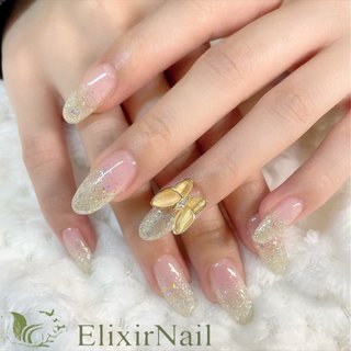 💚ラメグラコース💚 
お客様ネイルです😘
ラメグラコース　4480円💖
ハートパーツ 800円／1個🤍✨


ホログラムも入っているラメジェルでのラメグラです🌟🌟
トレンドの蝶々パーツのイエローを追加しました🦋🦋🦋
シンプルなラメグラですが、パーツが大きく主役になるので華やかな指先になりますよ💓💓
周りと差がつくめちゃくちゃ可愛いネイルになりました🧚‍♀️✨

ハートパーツ　800円　
パーツは他にもたくさんご用意ございます😊💕
新しいカラーや形の蝶々パーツや🦋アクセサリー付きパーツも入荷致しました💫

パーツやラメラインなどはオプションになります😘
お時間によっては追加が難しいこともございますので、メニュー追加をしてご予約をお願いしております☺️✨

オプションの追加はホットペッパーの予約画面の
［メニューを追加］ボタンからオプションを選択してご予約いただくとお時間も追加されます💅
もちろん追加のなかった場合はその分の料金はいただきませんので、迷っているお客様は是非オプションを追加でのご予約のご協力お願い致します🙏🙏

#学割U24 #フィルイン #スカルプ #オフのみ #オフ #ネイルオフ #フット #長さだし #ネイルケア #ハンドケア #オフ無料 #持ち込み #長さだし #深爪 #ネイル #ニュアンス #ニュアンスネイル #マグネット #ちゅるんネイル #デザインネイル 
#ラメネイル #蝶々ネイル #バタフライネイル #ラメグラデーション 
#ネイリスト募集 #美爪 #cute #귀여운네일 #指甲沙龙 #nailsalon #gelnail #オールシーズン #ハンド #シンプル #グラデーション #ビジュー #ラメ #ミディアム #クリア #イエロー #ゴールド #ジェルネイル #お客様 #エリクサーネイル #ネイルブック